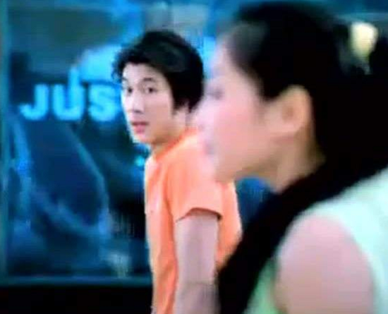 没想到刘涛在20年前，和王力宏合作拍摄过广告，模样十分清纯可人