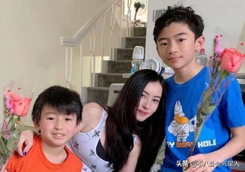 张柏芝谈三个儿子性格不同，大儿子才华很像谢霆锋，小儿子比较凶