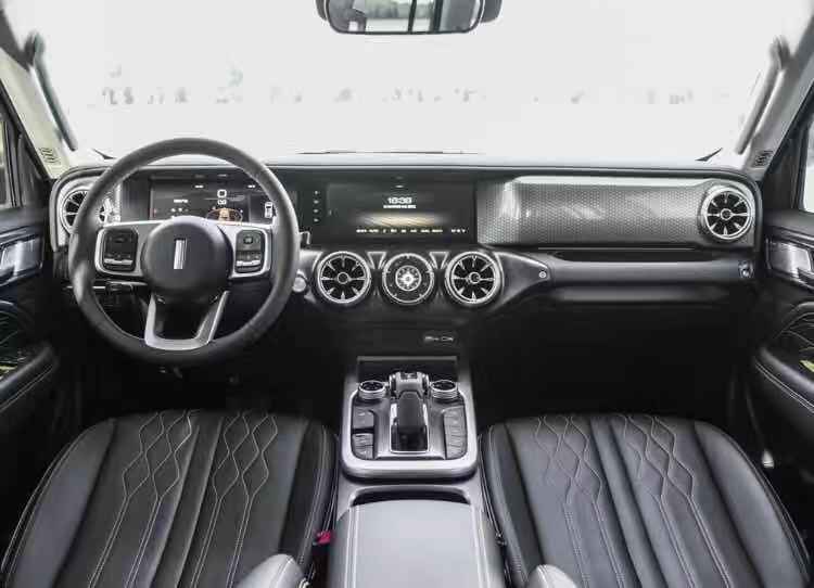 �й������й�����������𱬵���������SUV������������ʵ��