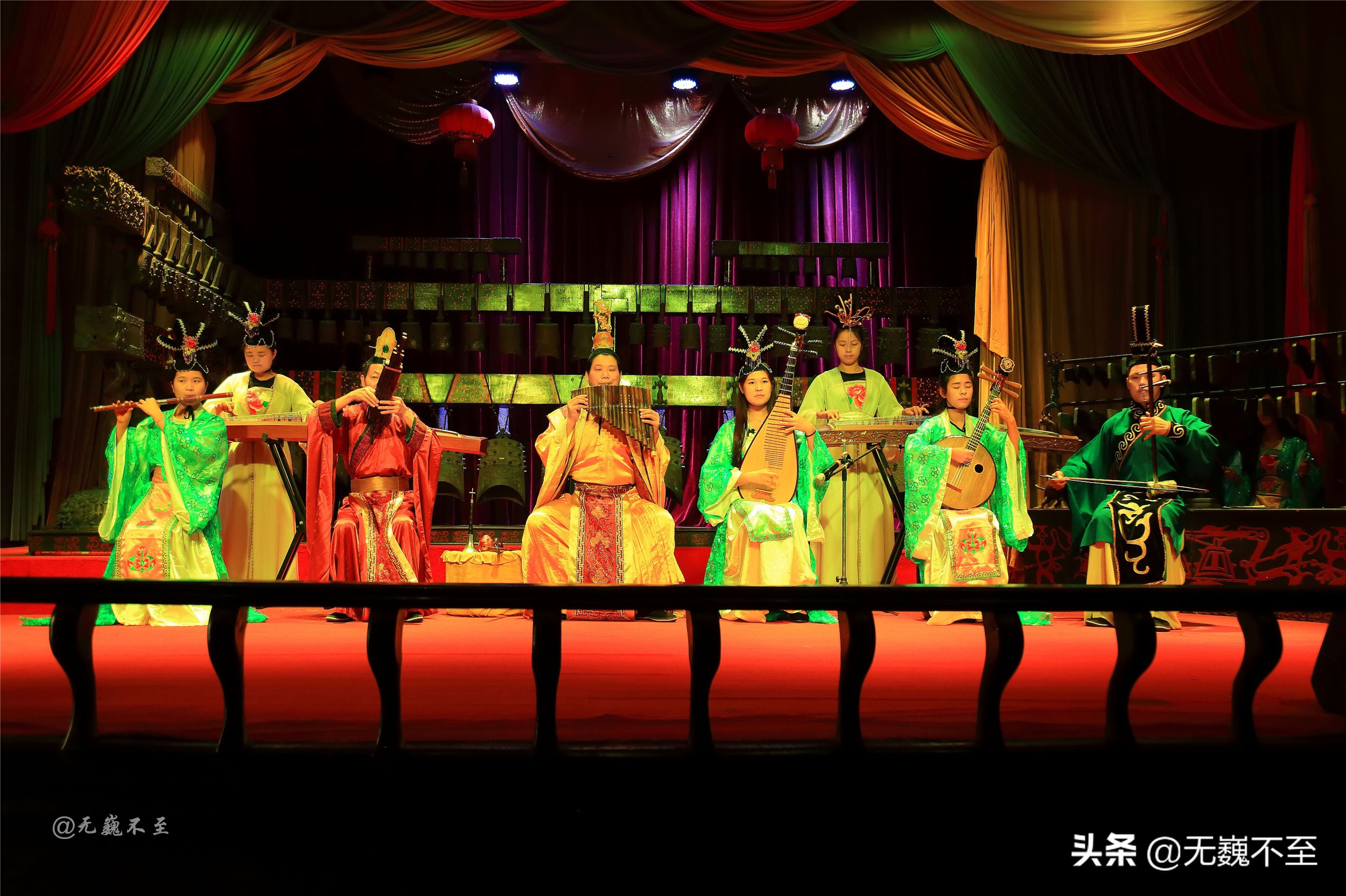 夜发清溪向三峡，灯影凝翠有人家(紫钗记灯街拾翠小桃红)