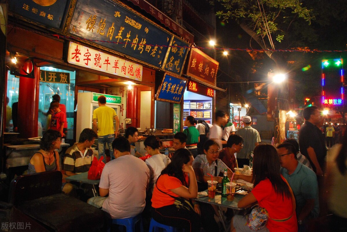 山东一家烧烤店，利用“美色”做营销，一年盈利113万，值得学习