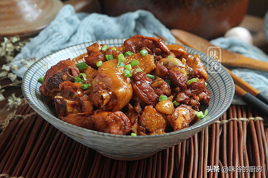 The chicken is really fragrant in this way. Without a drop of water, it is tender and delicious, and there is no leftover juice.
