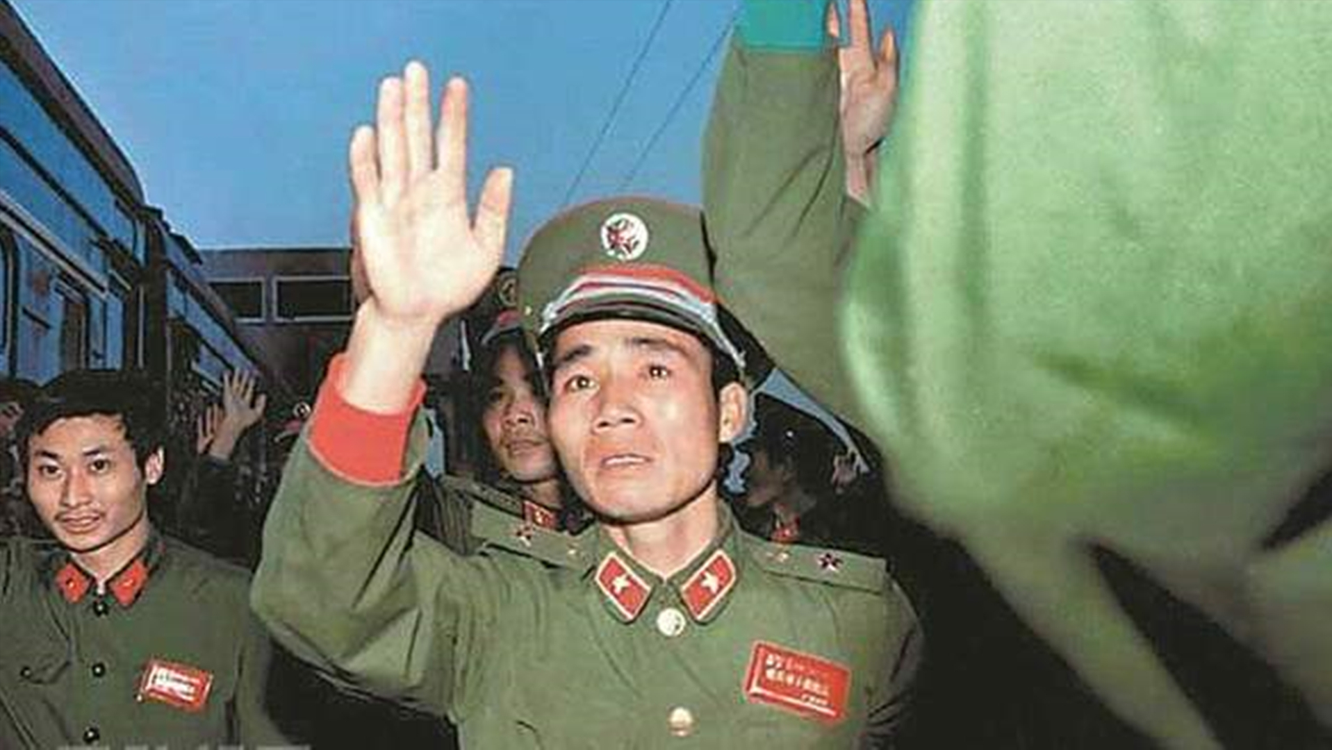 1985年百万大裁军，很多部队领导不服气，邓小平：头头不通调头头