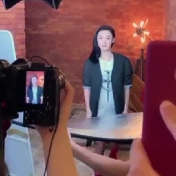 张柏芝抱小儿子超市购物，否认怀第四胎，自曝正式封肚不再生育