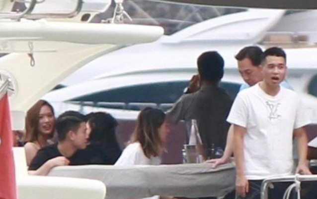 赌王的“多情”，终于后继有人了，甚至比起赌王还有过之而无不及