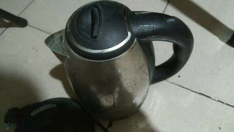 不管什么电热水壶，用牙签戳一戳，省电且热得快