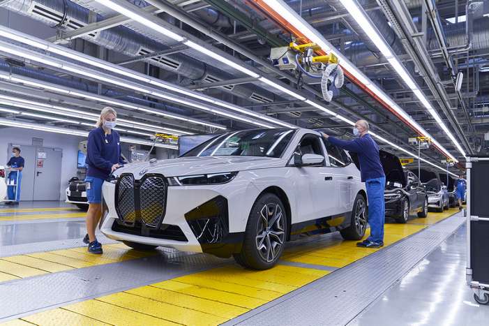 创新BMW iX已于德国丁格芬工厂正式投产 将于年内上市