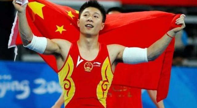 体操冠军张尚武3次入狱，街头乞讨为生100卖金牌