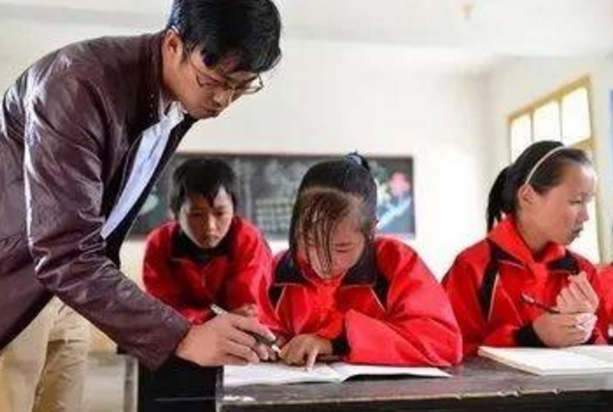 “医生”VS“教师”，一个涨薪获大力支持，一个涨薪争议满满