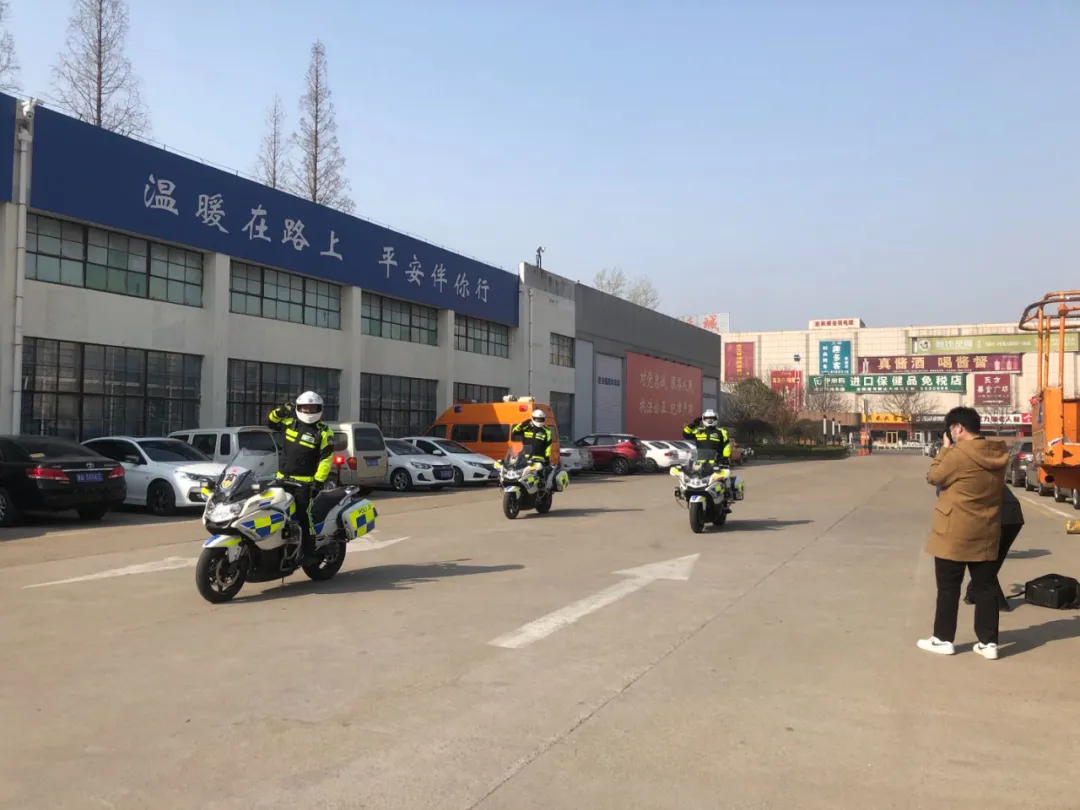 向党和人民报告——临沂交警铁骑大队举办警营开放日活动