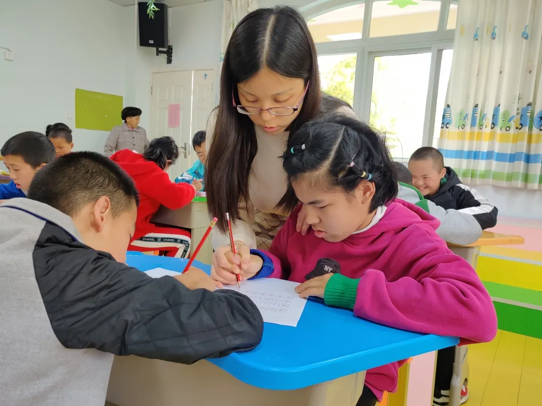 活动传文化 清明祭英烈——天府新区特殊教育学校学党史活动