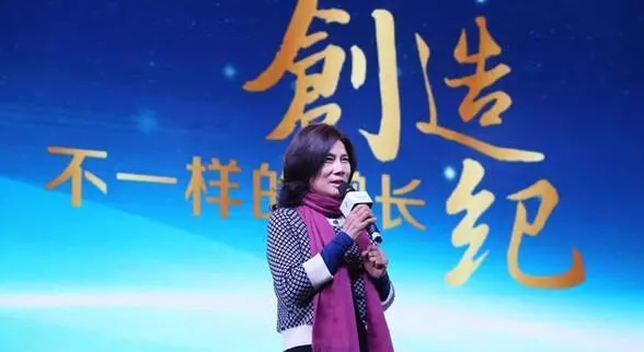 66岁董明珠直播遭人耻笑，结果3小时带货3个亿远超李佳琦