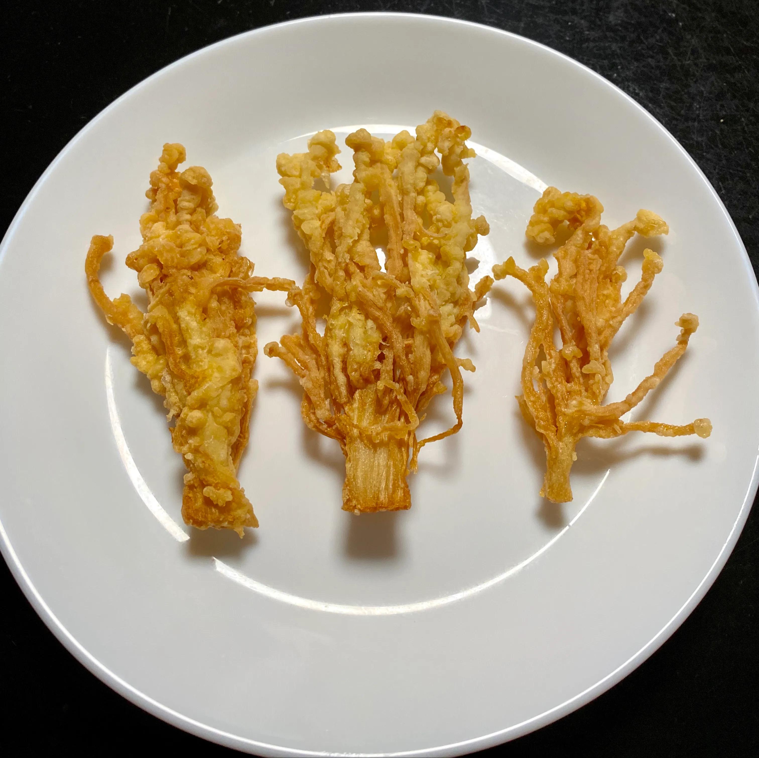 金針菇這樣炸著吃，酥的掉渣，成本不足5塊錢，老公說好像發財樹