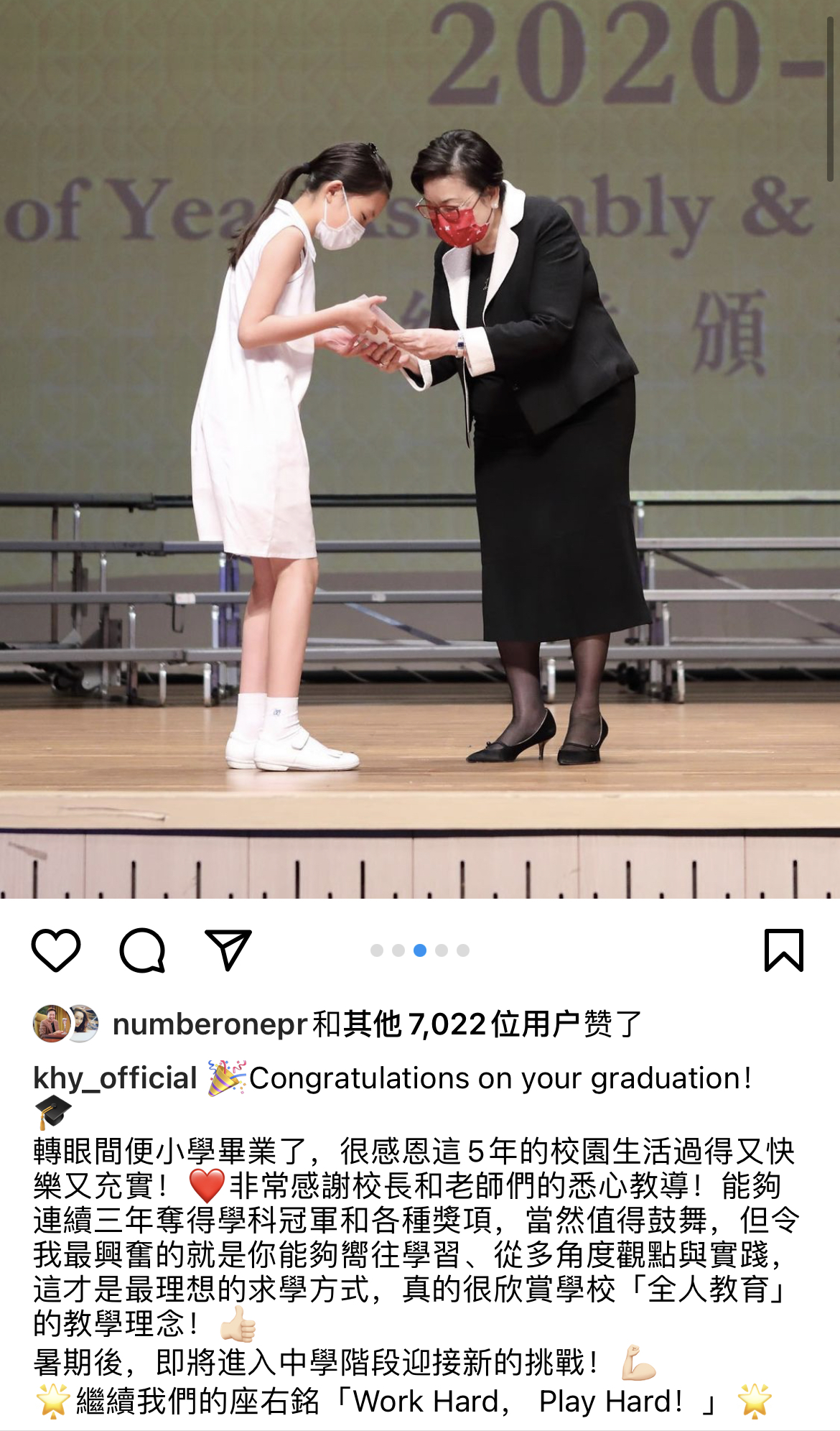 郭可盈女儿小学毕业，连夺三年学科冠军，全家出席毕业礼倍感自豪