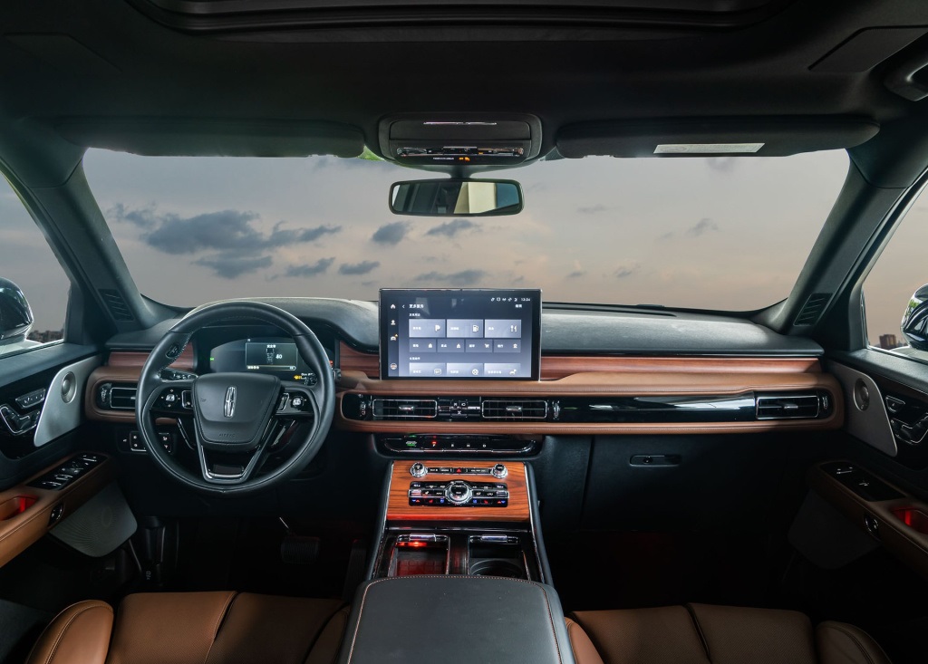 車長5.08米！全系V6發(fā)動機，50.98萬起售，林肯飛行家到底如何？