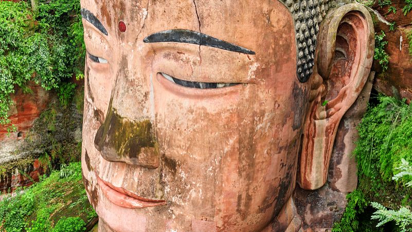 1962年，乐山大佛为何会“闭眼”？专家：一直不