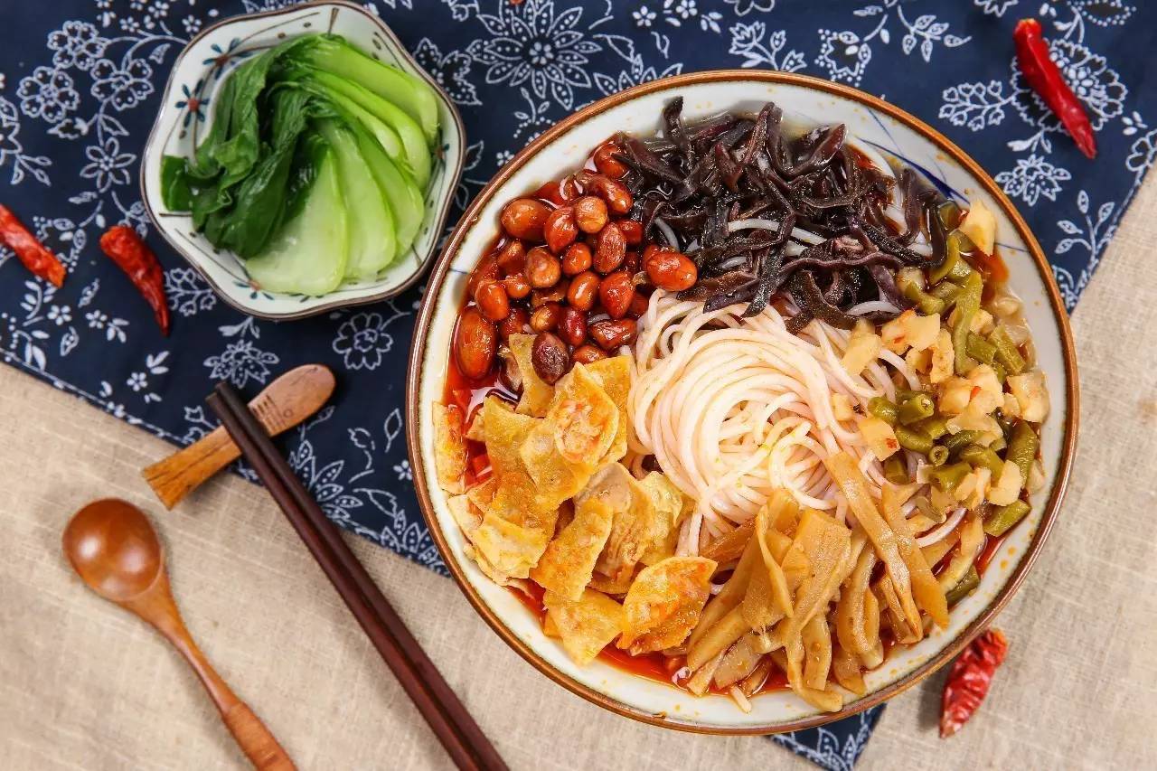 广西柳州培植螺蛳粉产业造血扶贫