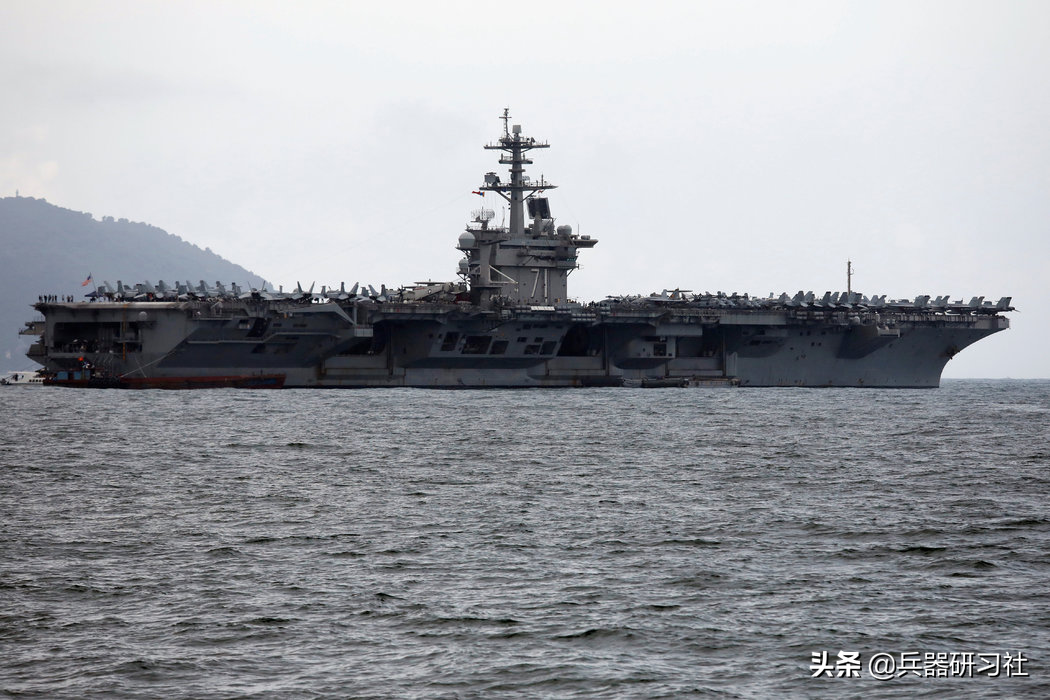 美国模拟与解放军台海开战，东风导弹摧毁航母和基地，数十万兵力近乎覆没