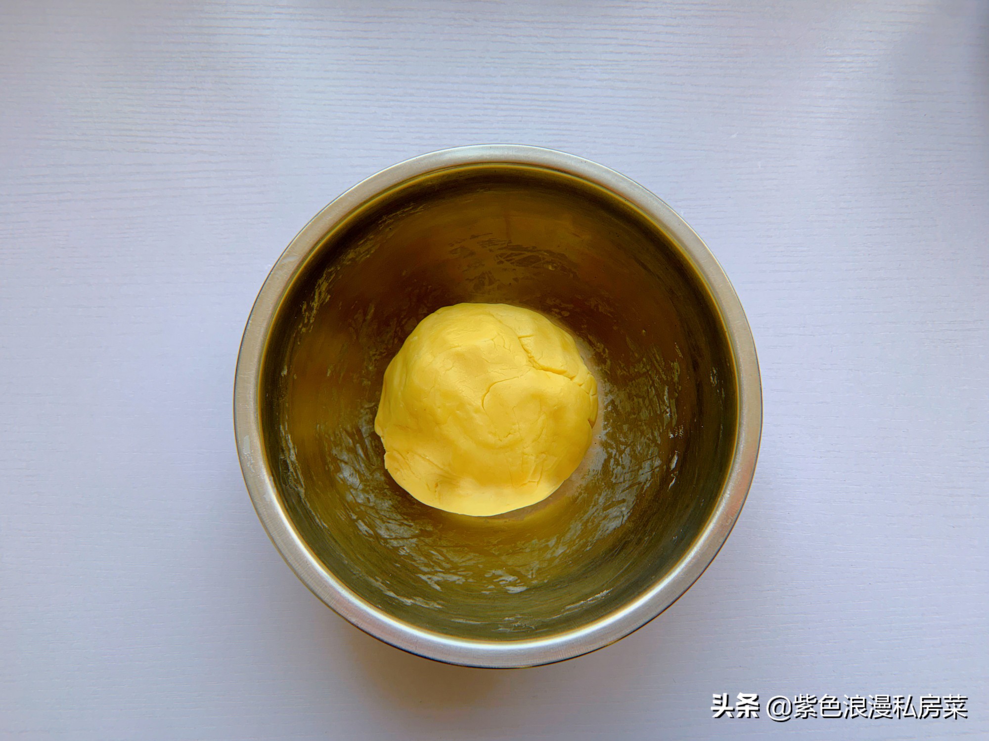 簡單易做的小甜品，奶香濃郁，一口一個酥到掉渣，新手看完就會
