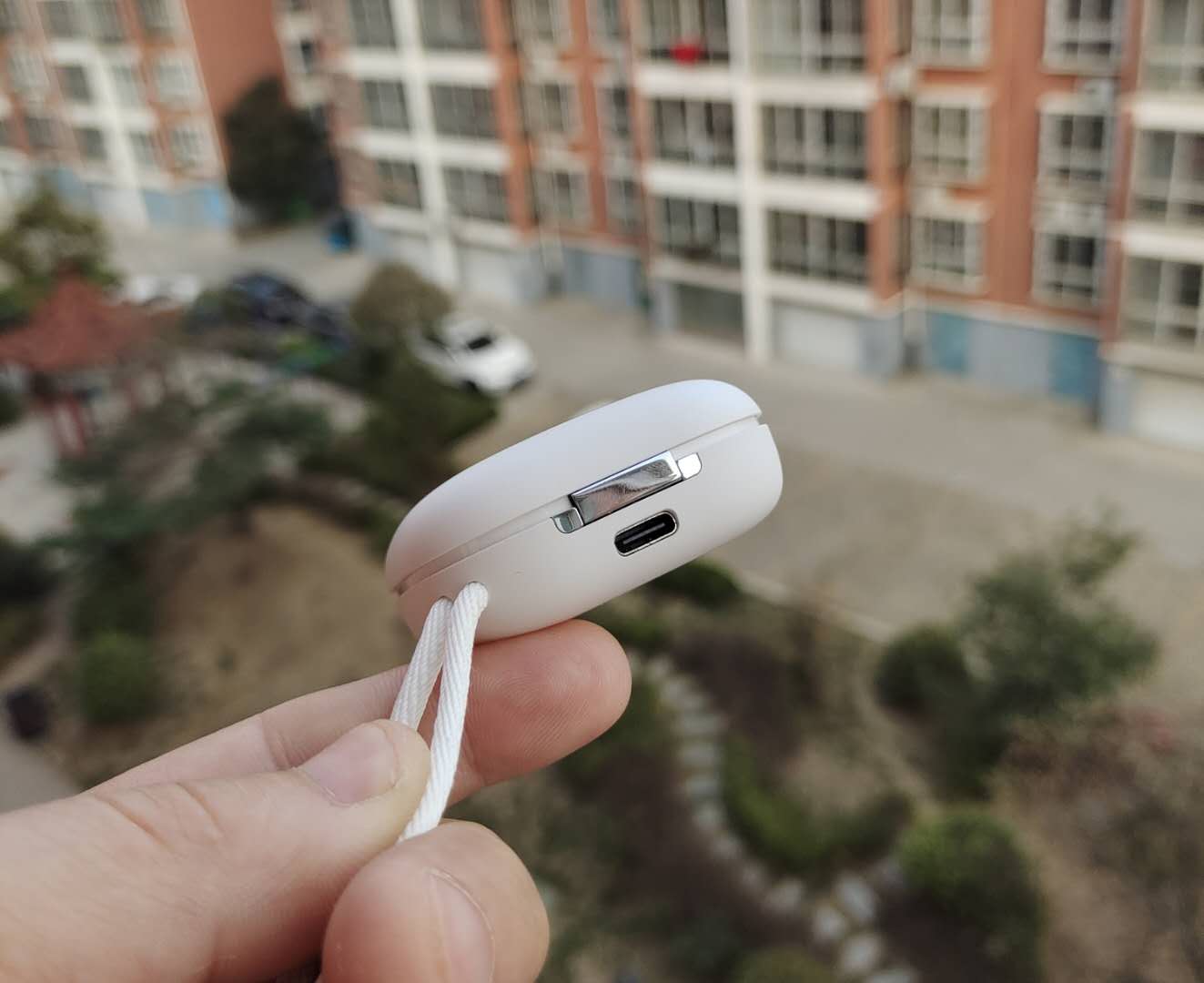 我的首款无线充电蓝牙耳机——omthing小方盒上手体验