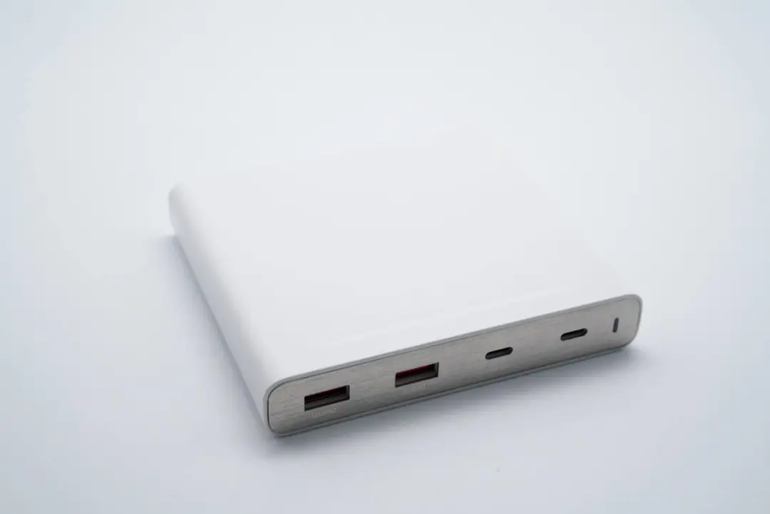 iPhone 13新机即将发布，35家工厂推出上百款快充新品