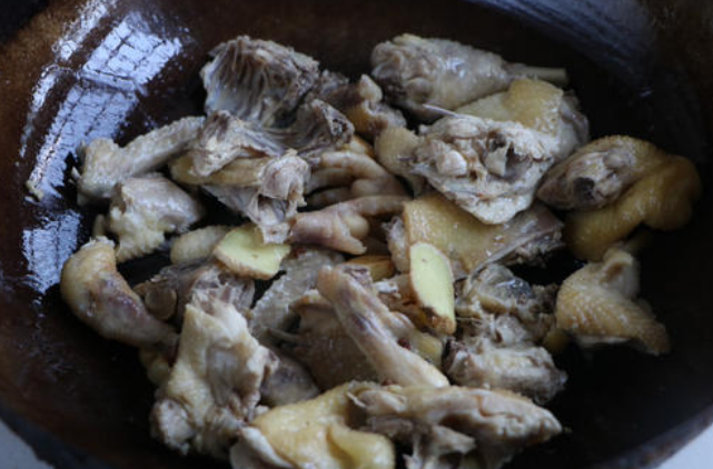图片[6]-炖鸡汤做法步骤图 金黄浓香没腥味-起舞食谱网