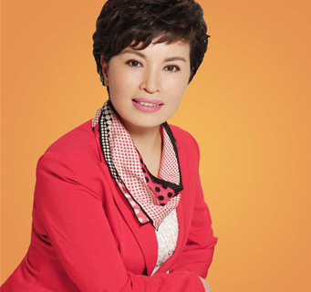 路人找她签名，她却告诉儿子：妈妈不是明星，是工作态度受人尊重