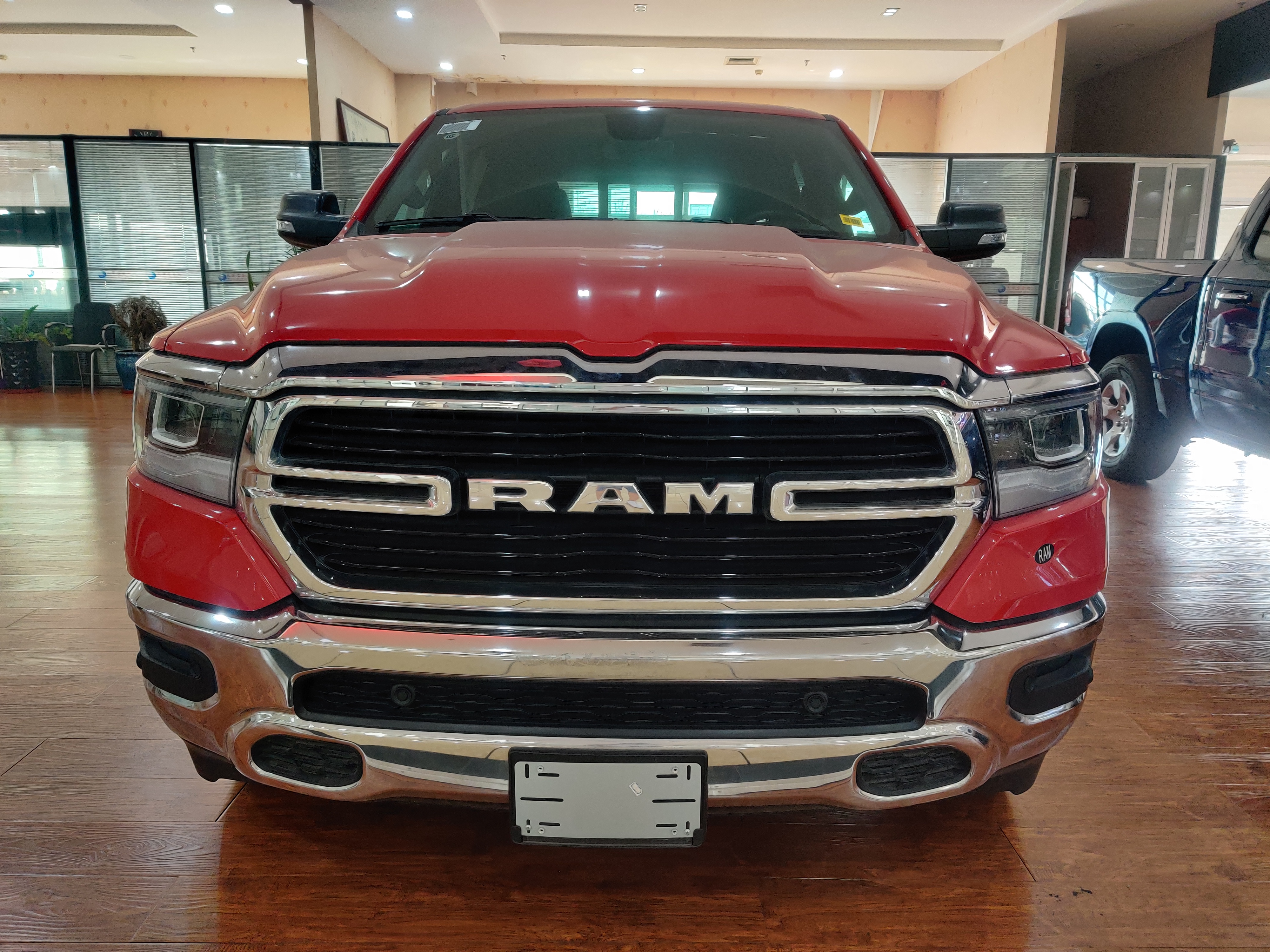 2020款道奇公羊皮卡对比福特f150猛禽