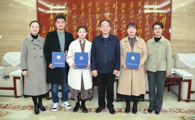 咸阳职院党委书记刘聪博会见学院驰援武汉优秀校友