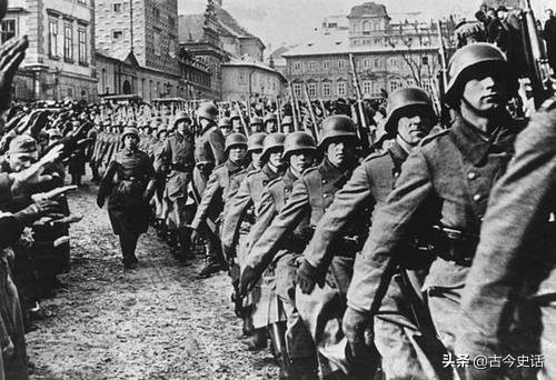 德国打败苏联仅用了18天，什么原因让穷途末路的苏联反败为胜？