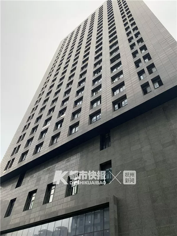 上下楼一趟要30分钟！杭州这座写字楼的电梯能急