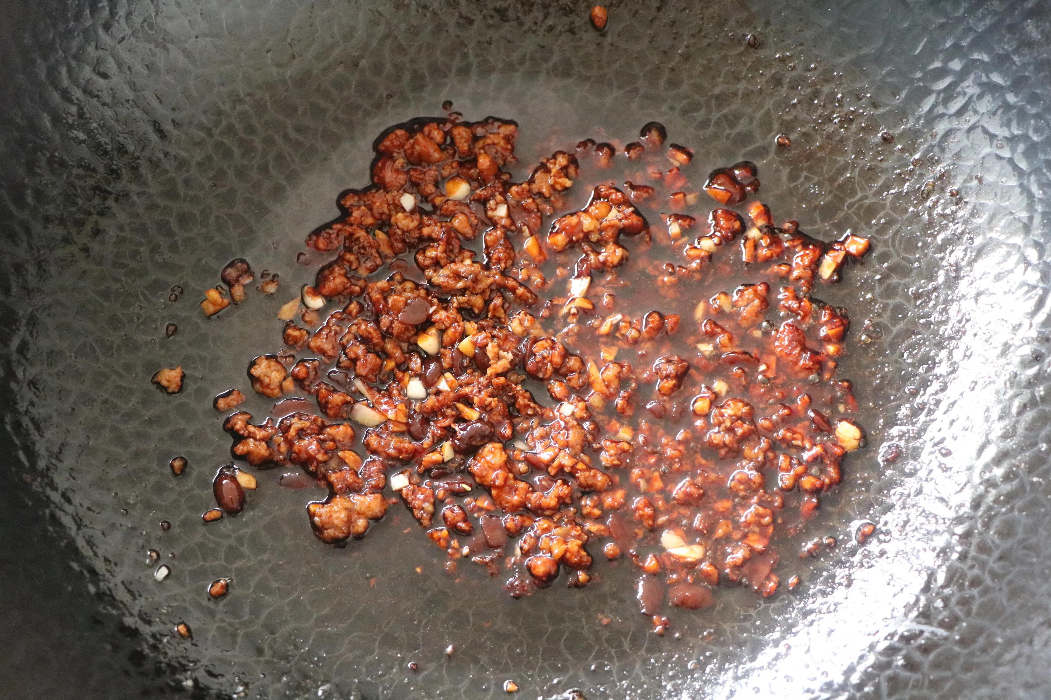 夏天就愛吃這樣的下飯菜，簡單好做，醬香濃郁，吃多少次都不膩