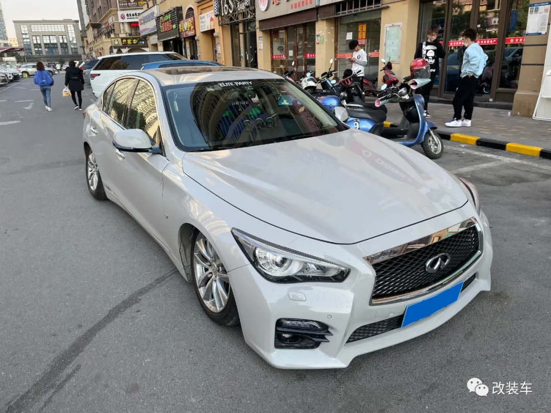 还原就换风格 连深圳交警都认识这一年一审的英菲尼迪Q50S