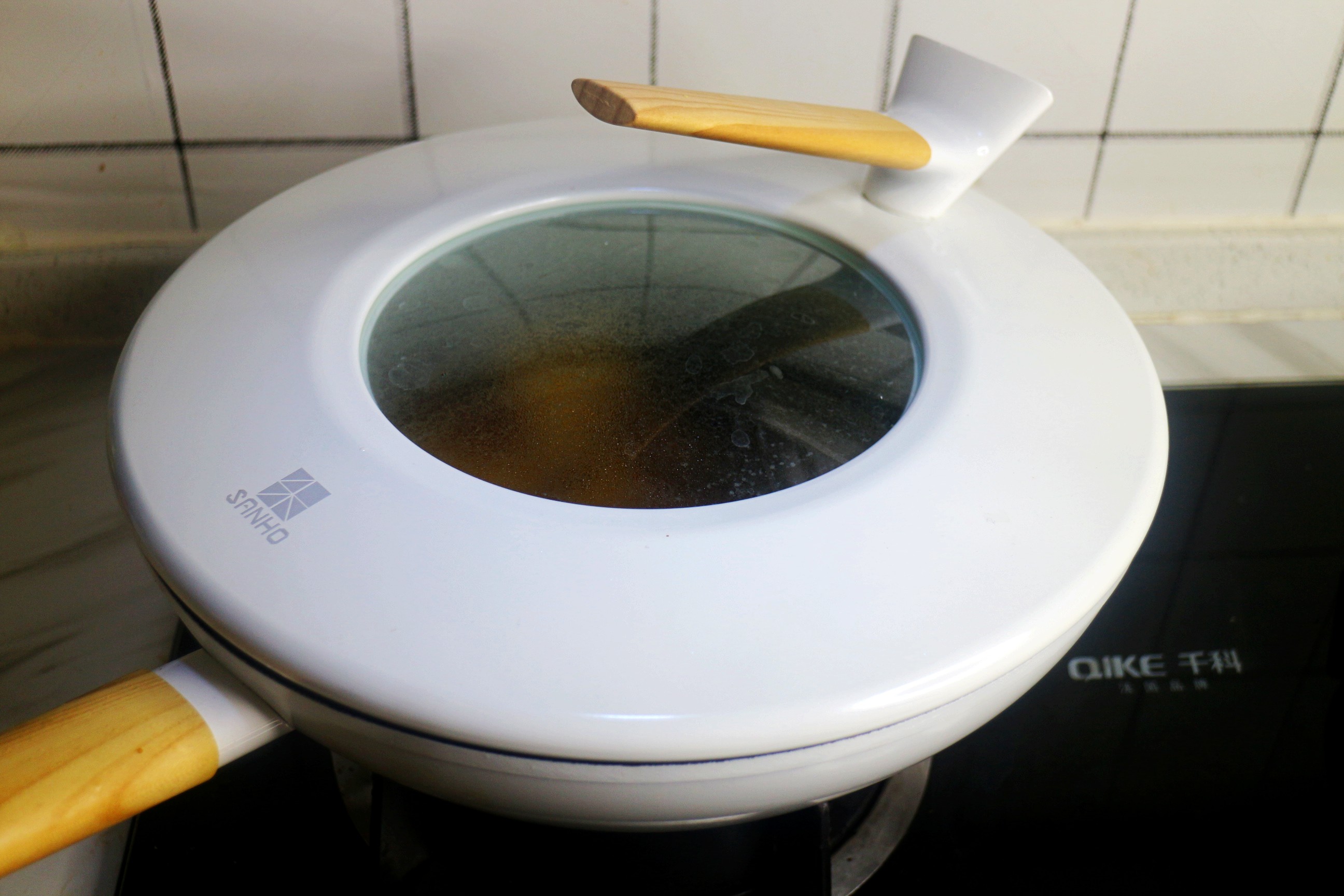 天越冷，我越喜歡這樣吃豆腐，隨便一燉，入口爆汁