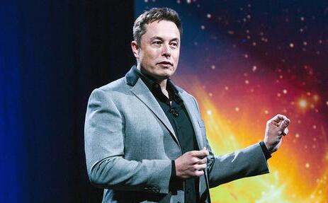 最赚钱的老年模特，被家暴9年，养大3个亿万富翁，儿子创立特斯拉