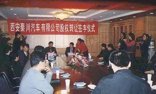13岁父亲去世，15岁母亲离世，一贫如洗，43岁身