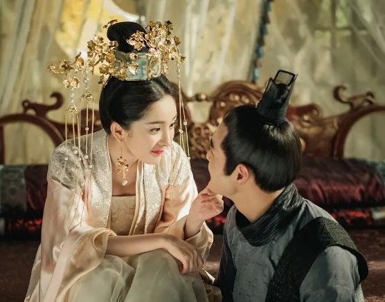 Company of dissatisfaction of Yang Mi vermicelli made from bean starch holds heat in both hands cling to, perform sodden theatrical work always still to Yang Mi, 