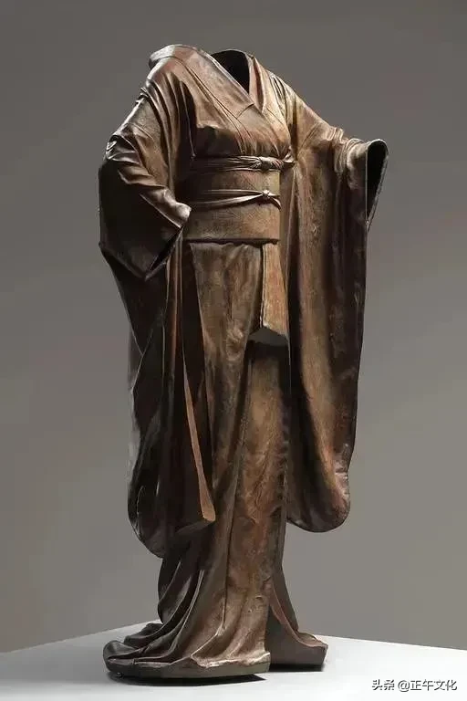 盐设计 · 为展现女人最美的时刻,她用500磅玻璃做成婚纱