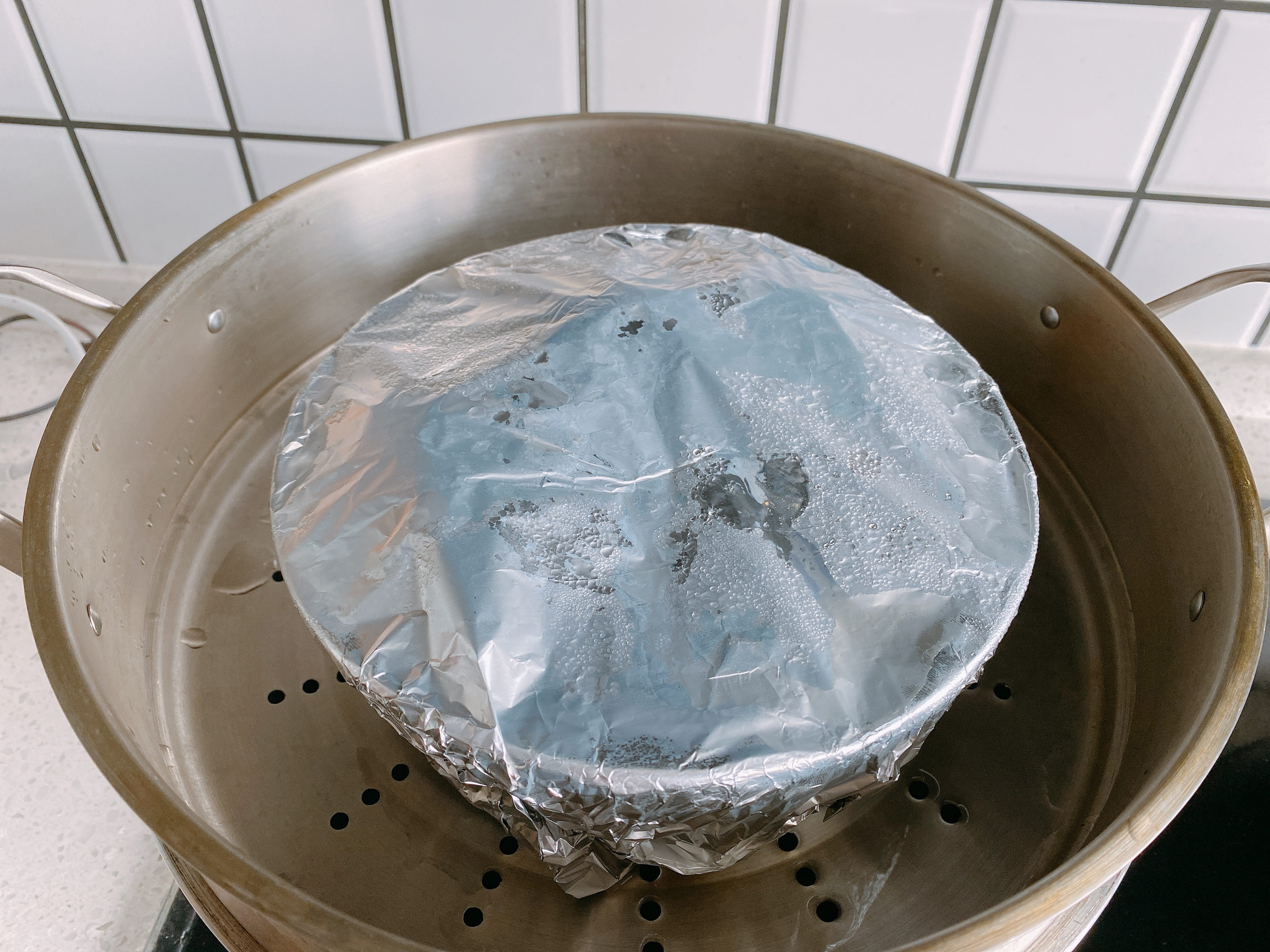 无水无油的蒸鸡腿，掌握1个秘诀，低脂低热量，鲜嫩多汁超好吃