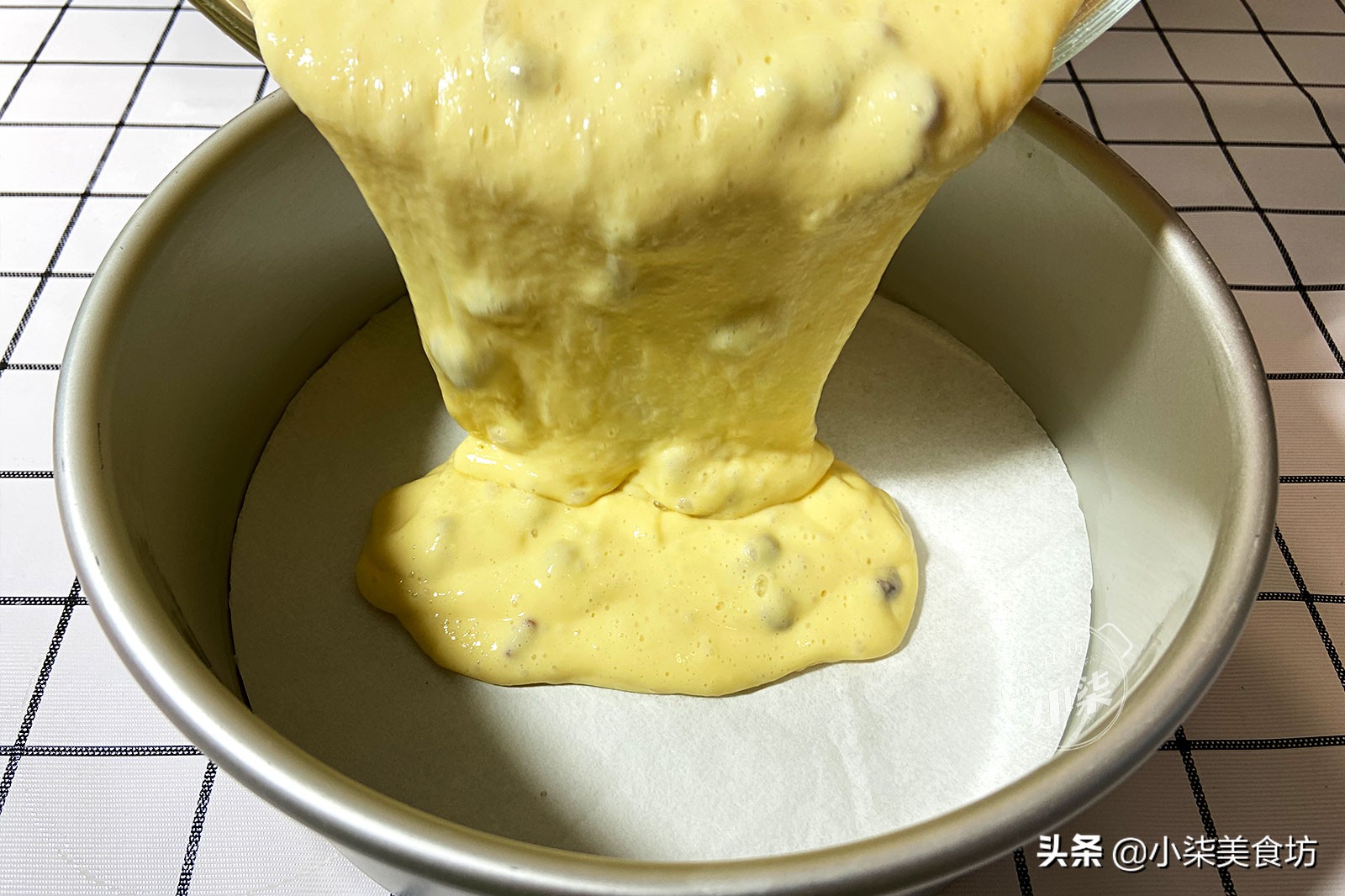 Fat cake lazy recipe, a bowl of flour 3 eggs, chopsticks a stir, soft and not collapse, super delicious