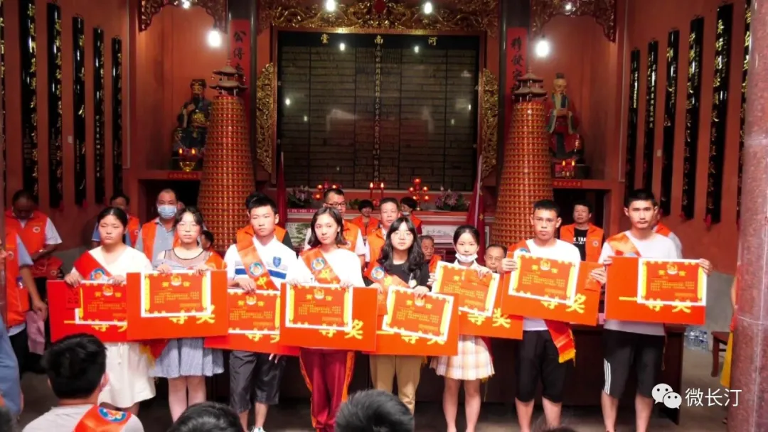 长汀126位丘氏学子喜领奖学金