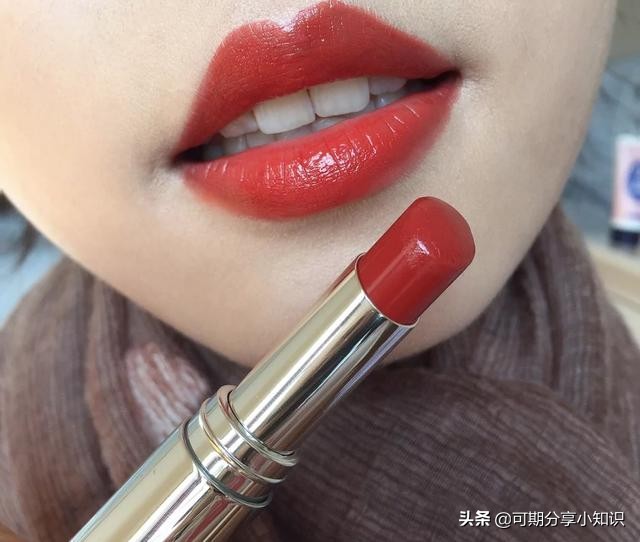 經常涂口紅會有兩大好處，四大壞處，女性朋友們，建議了解下