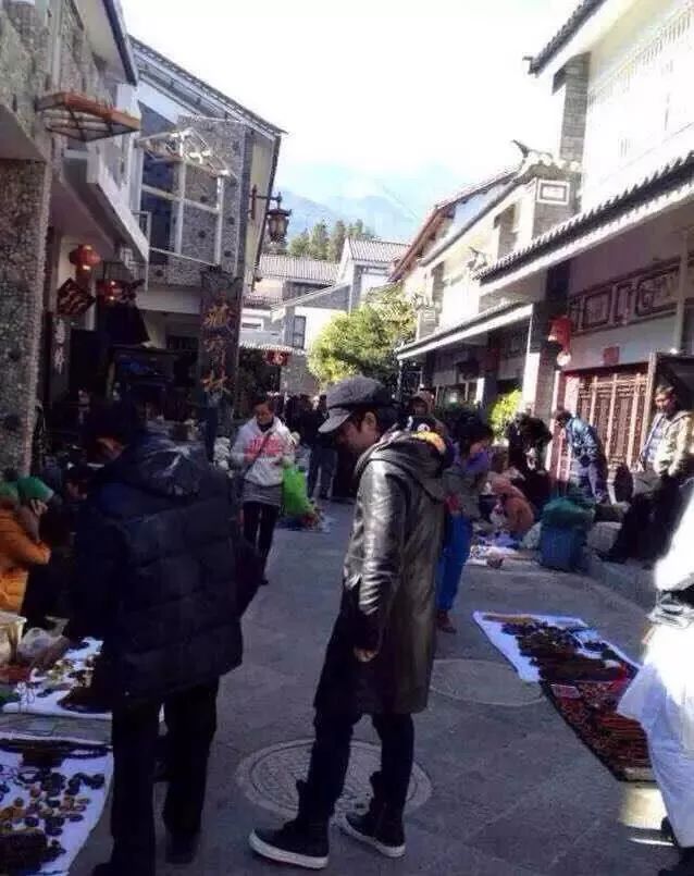 黄渤也是翡翠行家！60000买的翡翠手镯现已升值至百万元！