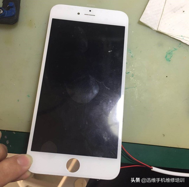 摔后不启动无法显示，iPhone维修手机基本功训练，小问题一次过！