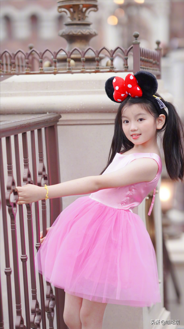 9岁阿拉蕾近照认不出，时隔3年骑董力脖子，你长大了，我也老了