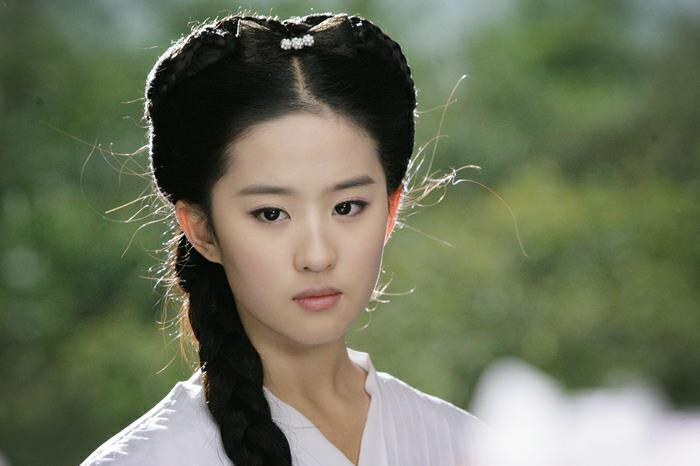 女明星红衣侠女照：张碧晨刘亦菲冷艳，杨幂温