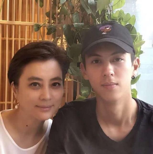 李玲玉的2段婚姻皆“被離婚”，34歲征服猶太富商，力破不合謠言