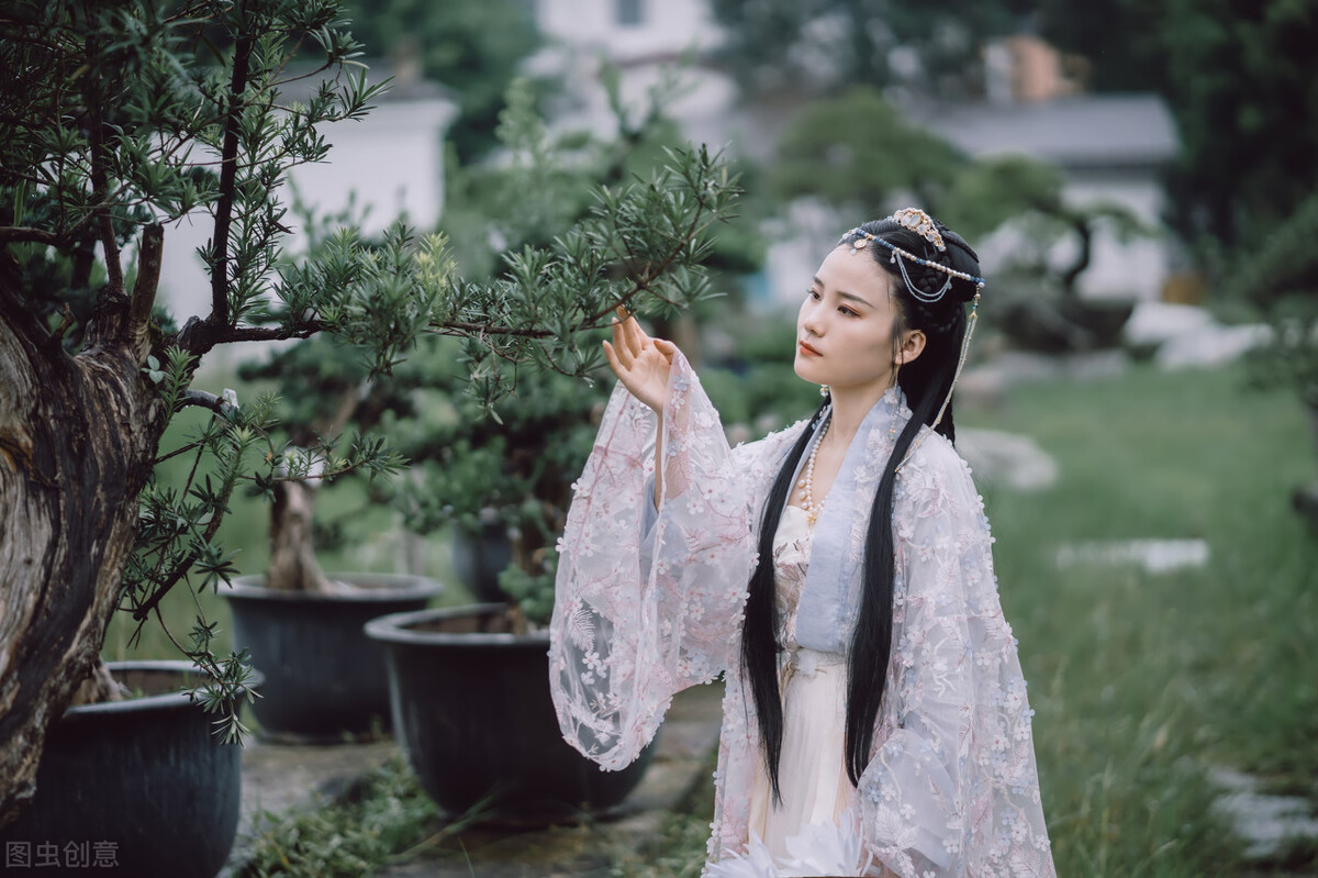 女人致最好自己的句子 经典有气质内涵的句子图片