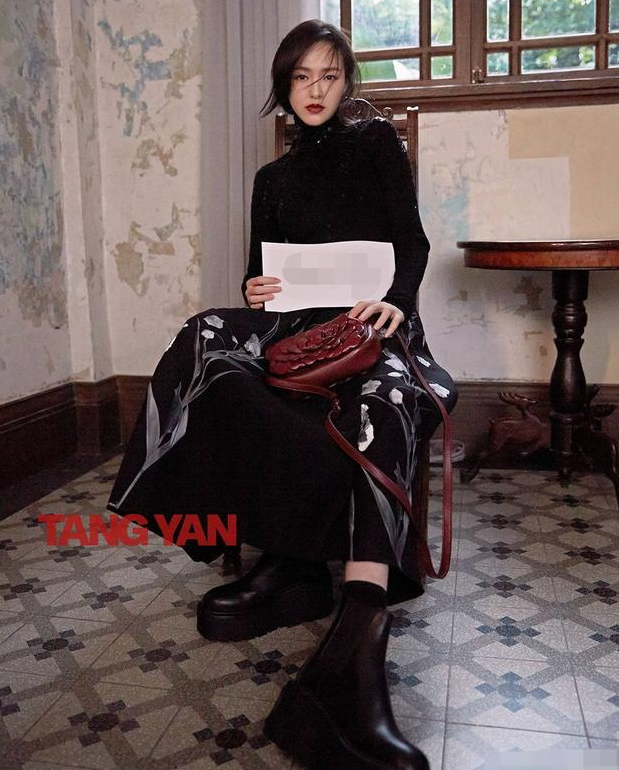 罗晋亲自掌镜为唐嫣拍大片，网友：这个角度是