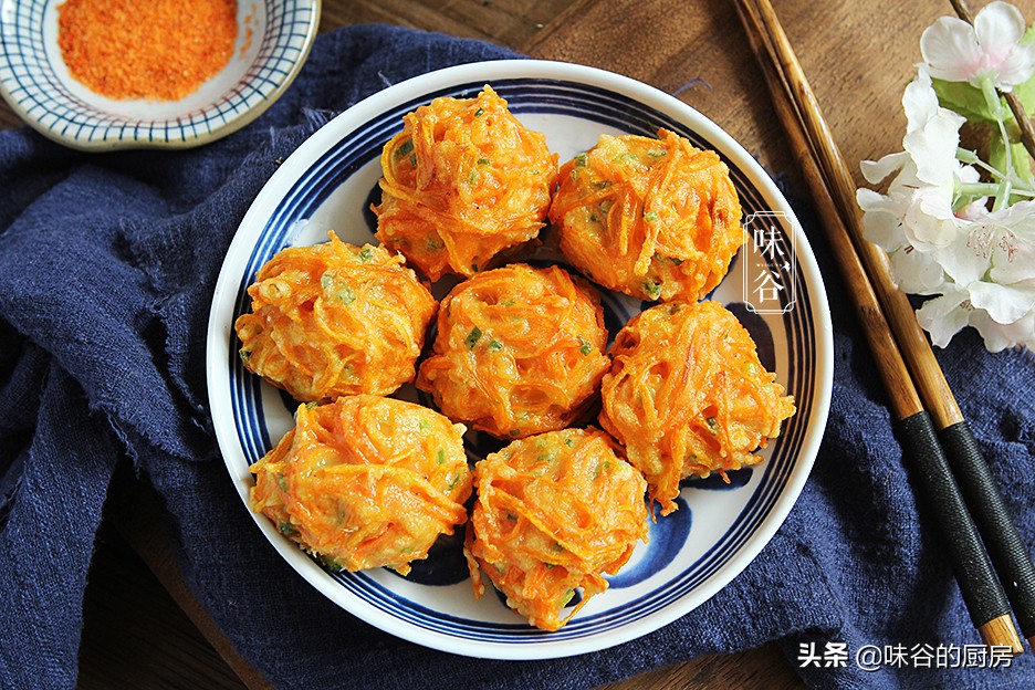 這素丸子比肉丸子還香，不加一滴水，外酥里嫩，一口一個吃不膩